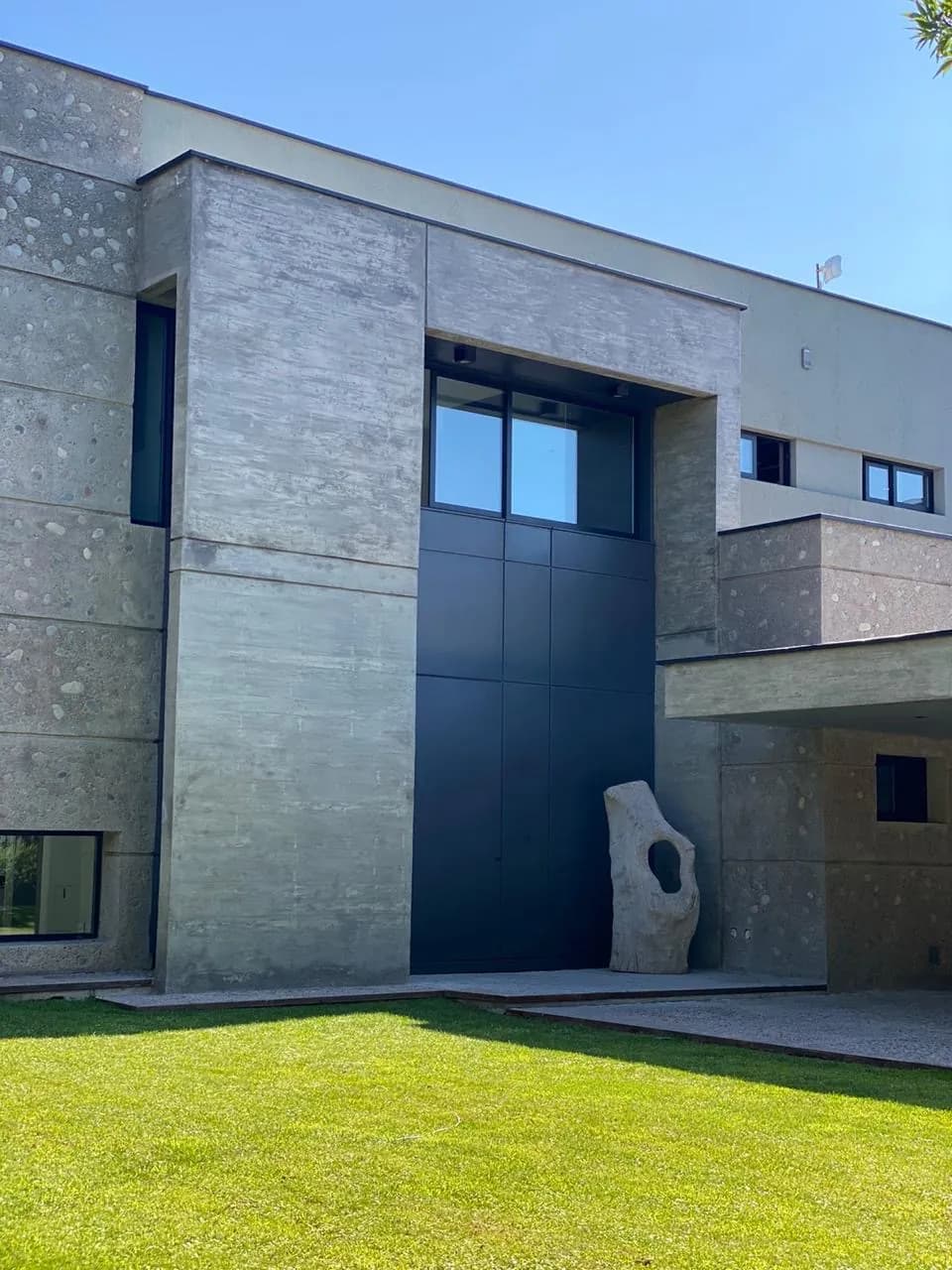 Casa 3 dorm. con pileta y terraza en Barrio Pueyrredón — Chacras de Coria — foto 3