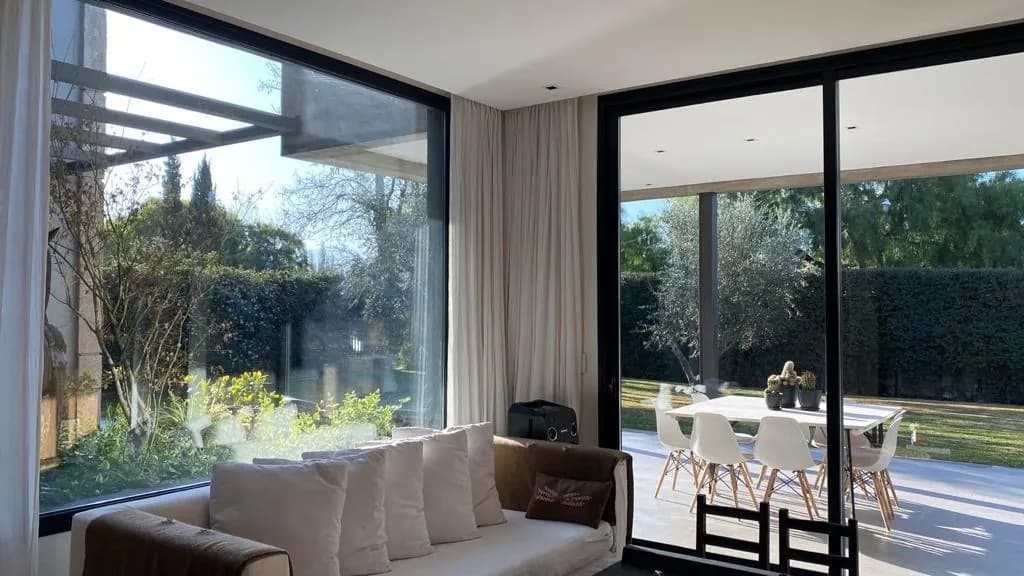 Casa 3 dorm. con pileta y terraza en Barrio Pueyrredón — Chacras de Coria — foto 6