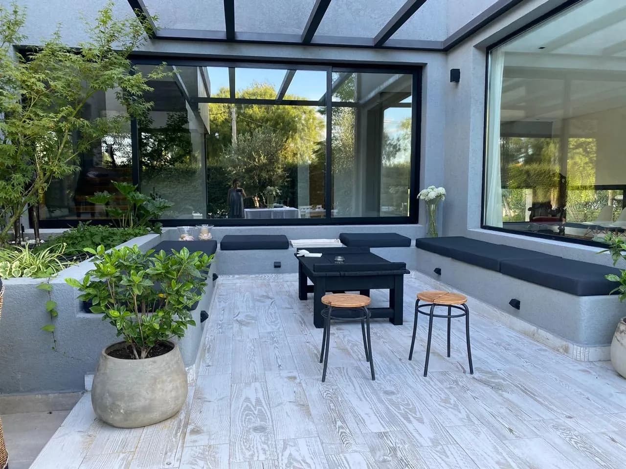Casa 3 dorm. con pileta y terraza en Barrio Pueyrredón — Chacras de Coria — foto 9