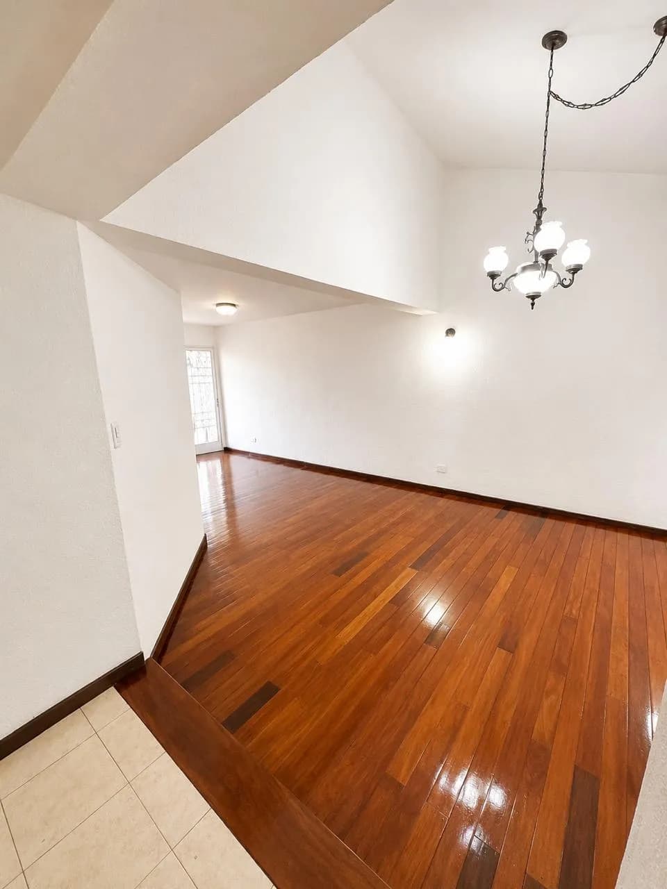 Casa 4 dorm. + estudio en Peltier — Godoy Cruz — foto 4
