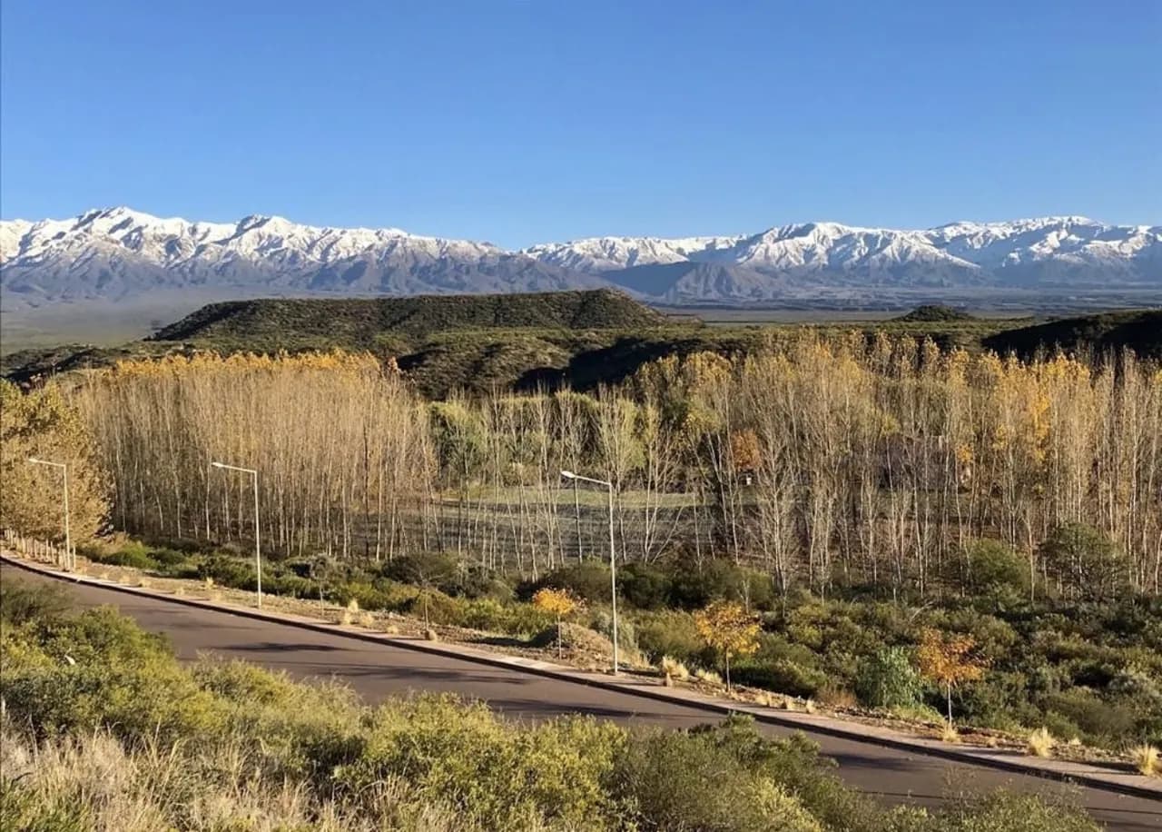 Lote 811 m² en Barrio Aguaribay, Sector Sierras — Chacras de Coria — foto 4
