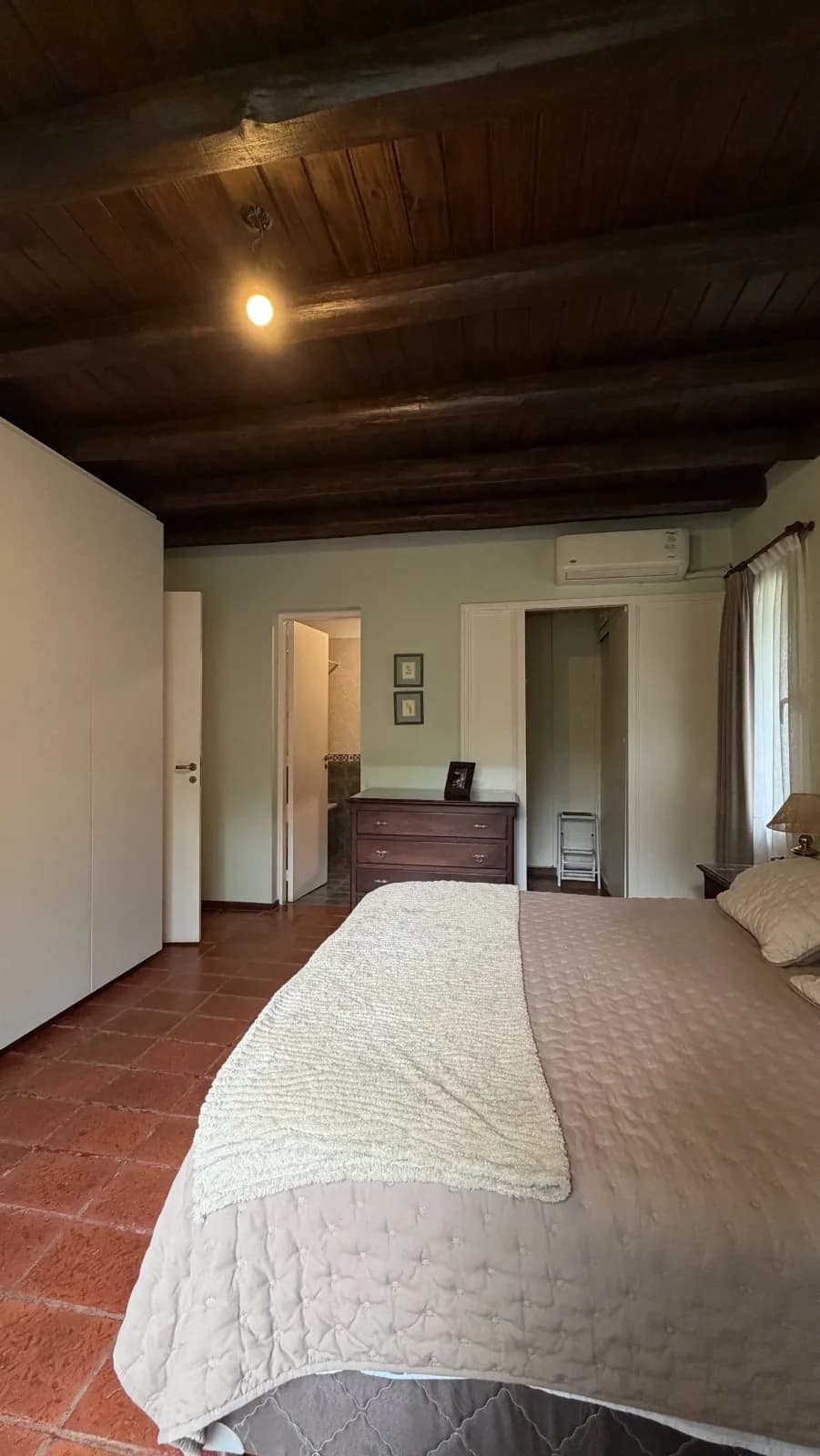 Casa 2 dorm. + 1 estudio - Chacras de Coria, jardín parquizado y pileta — foto 14