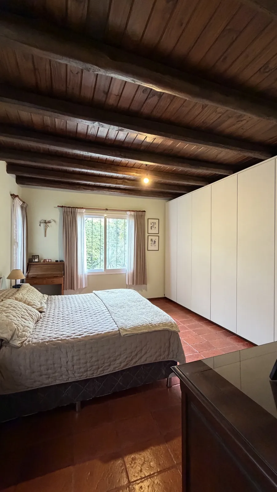 Casa 2 dorm. + 1 estudio - Chacras de Coria, jardín parquizado y pileta — foto 13