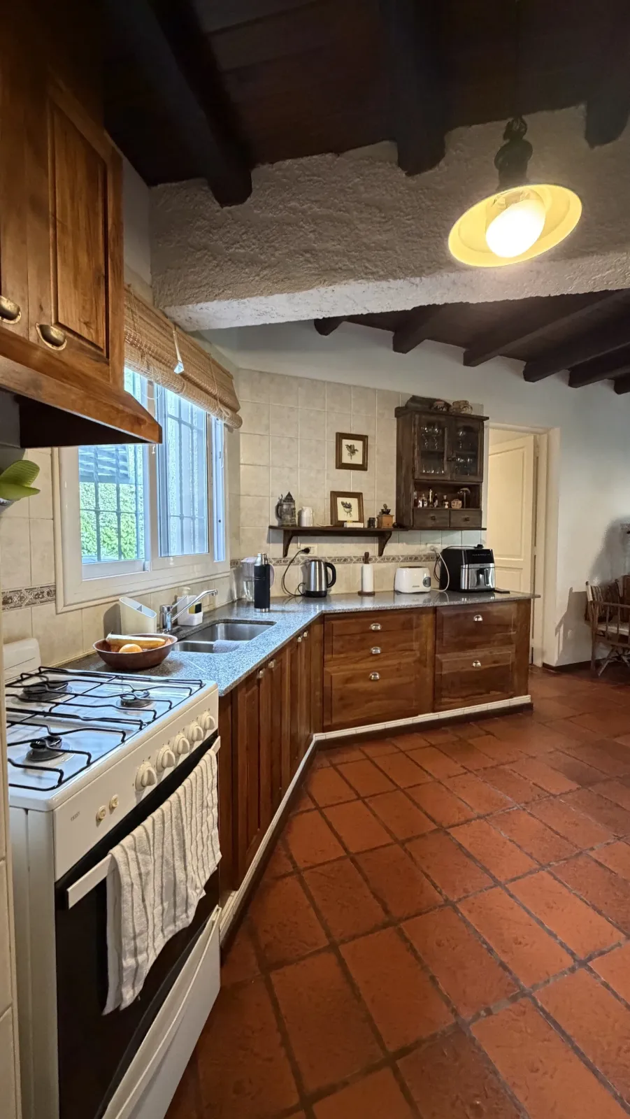 Casa 2 dorm. + 1 estudio - Chacras de Coria, jardín parquizado y pileta — foto 9