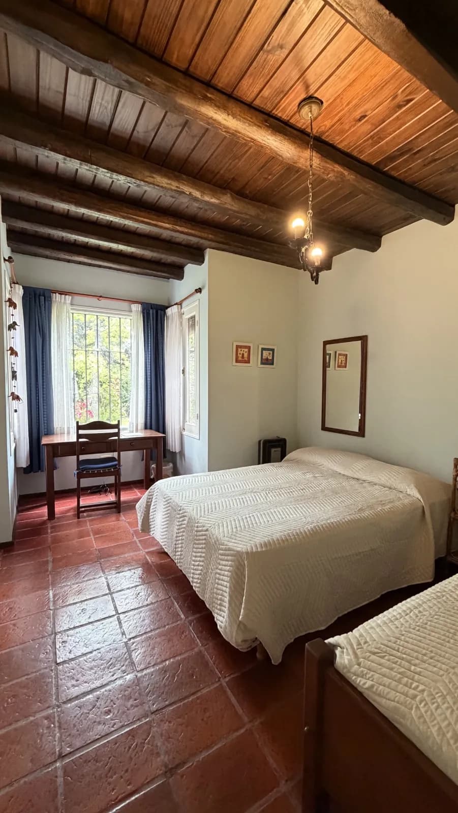 Casa 2 dorm. + 1 estudio - Chacras de Coria, jardín parquizado y pileta — foto 16