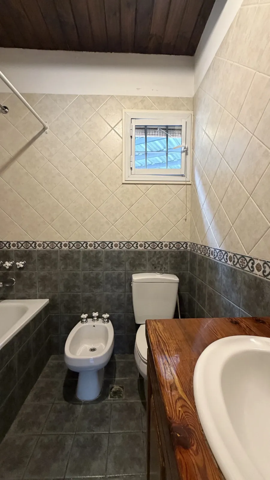 Casa 2 dorm. + 1 estudio - Chacras de Coria, jardín parquizado y pileta — foto 15