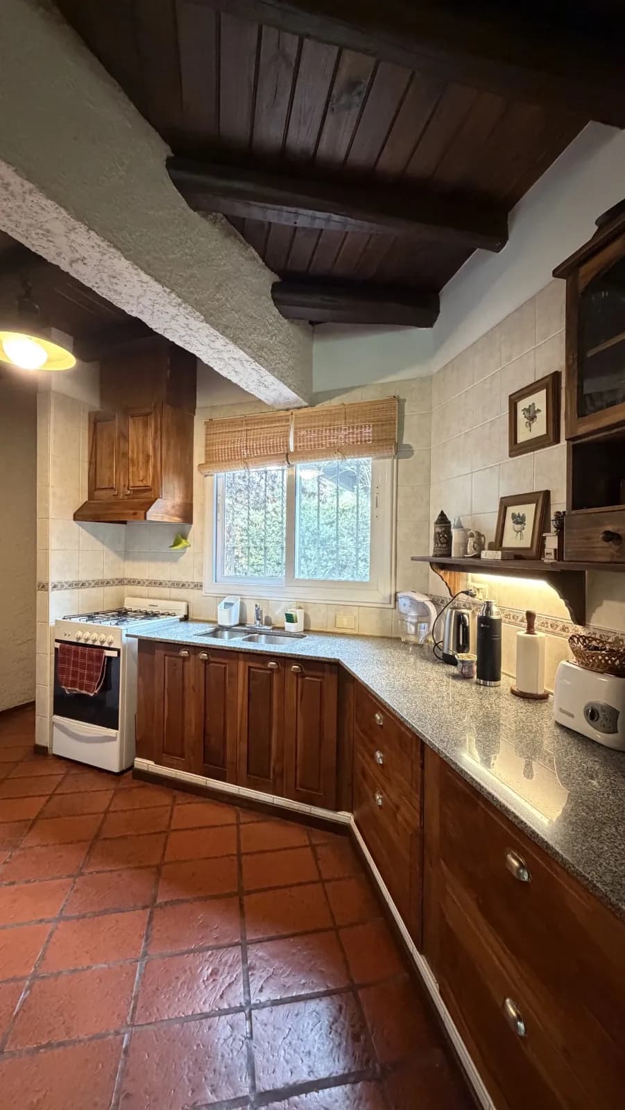 Casa 2 dorm. + 1 estudio - Chacras de Coria, jardín parquizado y pileta — foto 10
