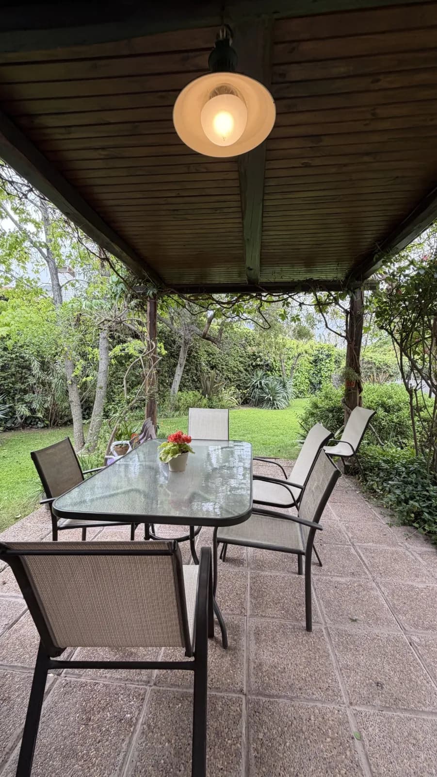 Casa 2 dorm. + 1 estudio - Chacras de Coria, jardín parquizado y pileta — foto 12