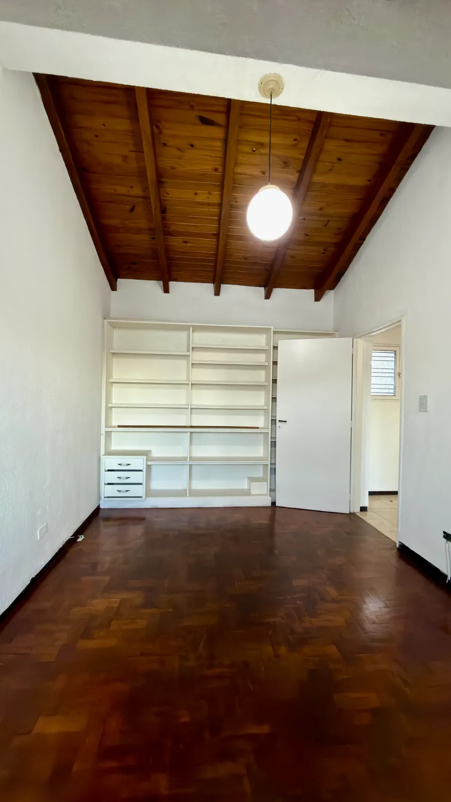 Casa 4 dorm. + estudio en Peltier — Godoy Cruz — foto 16